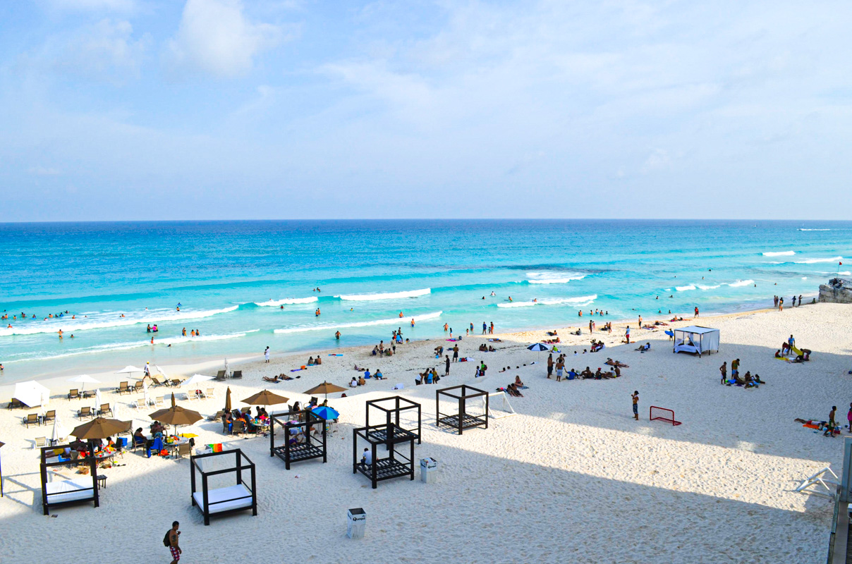 A panoramic image of the Caribbean Blue waters in a Cancun Beach