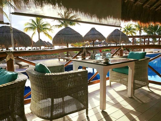 Restaurant at the pool of the Excellence Riviera Cancun