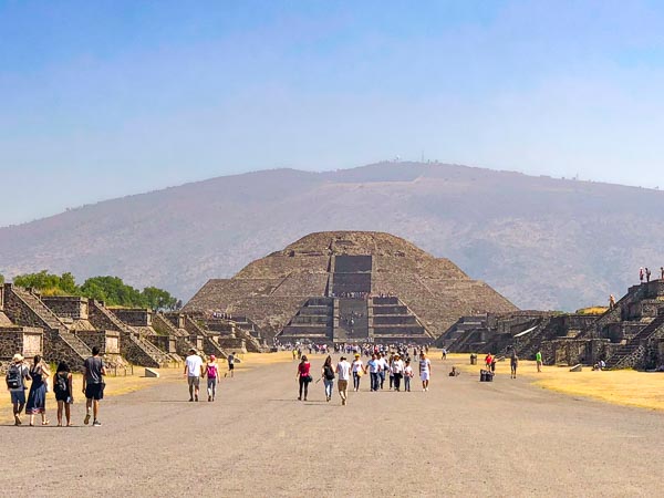 A view of the ``Avenida de los Muertos`` in Teotihuacan, Mexico